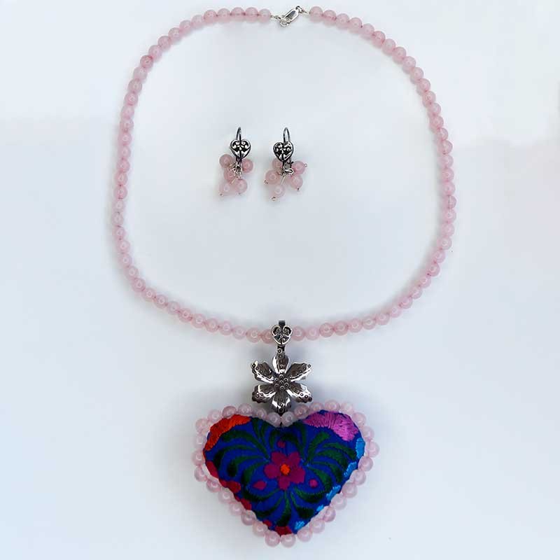 Collar Rosa “Corazones de mi tierra”